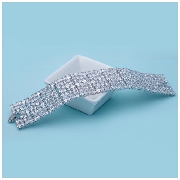 Zircon The Callidora Bracelet - Picture 4 of 8